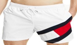  Mittellange Slim Fit Badeshorts mit Flag - Weiß - TOMMY HILFIGER UM0UM02048-YBR 